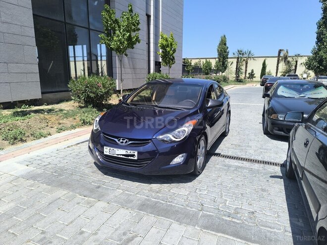 Hyundai Elantra-3