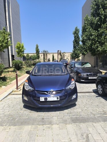 Hyundai Elantra-11