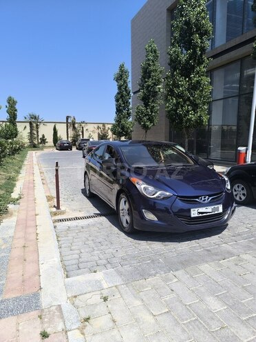 Hyundai Elantra-12