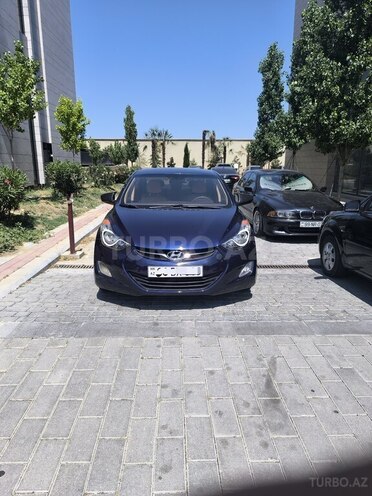 Hyundai Elantra-13