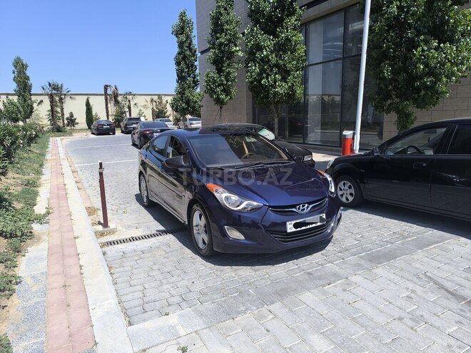 Hyundai Elantra-21