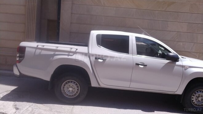 Mitsubishi L200-4
