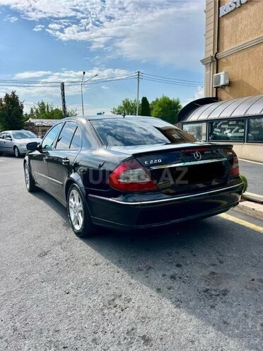 Mercedes E 220-2