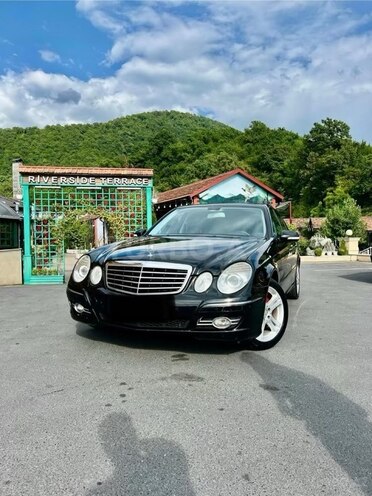 Mercedes E 220-1