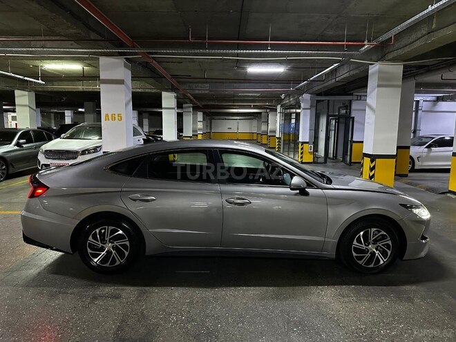 Hyundai Sonata-12