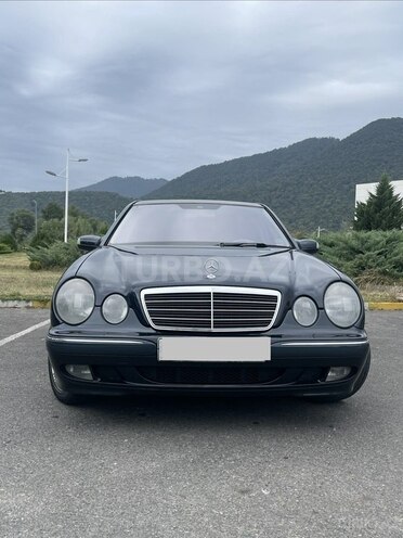 Mercedes E 200-1