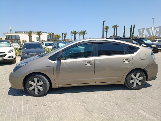 Toyota Prius-5