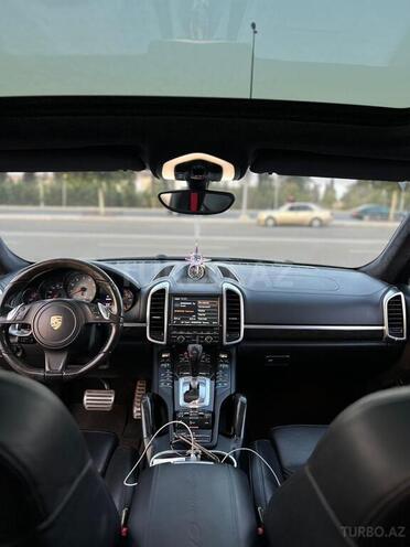 Porsche Cayenne GTS-7