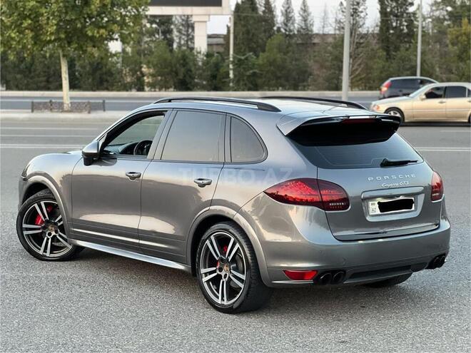 Porsche Cayenne GTS-4