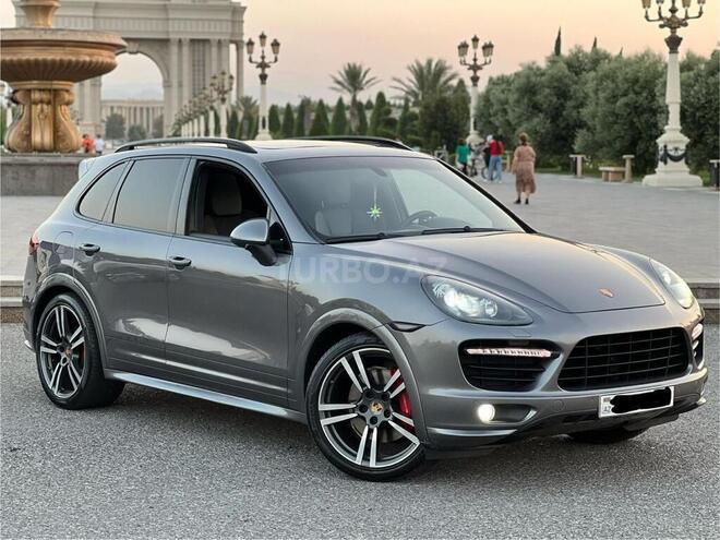 Porsche Cayenne GTS-2