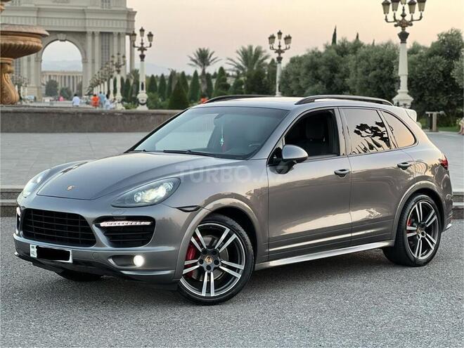 Porsche Cayenne GTS-1