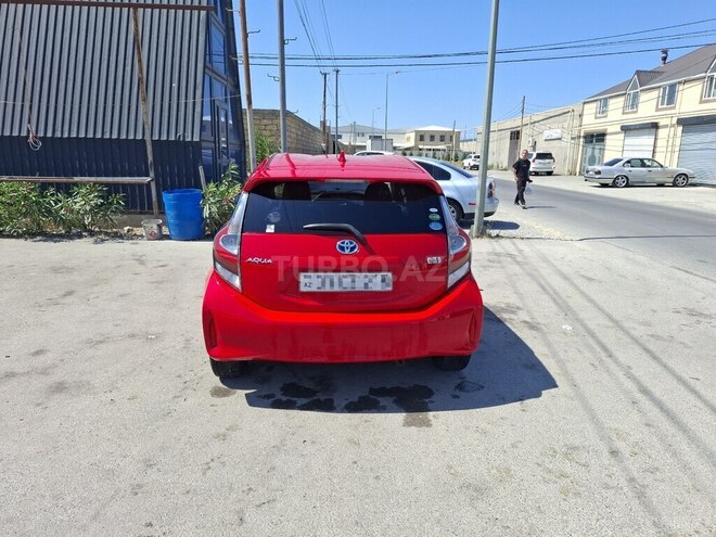 Toyota Aqua-2