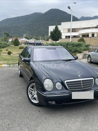 Mercedes E 200-2