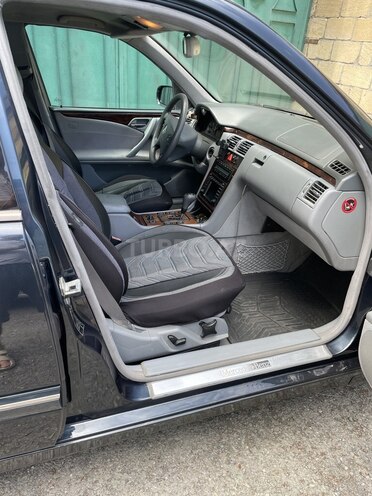 Mercedes E 200-10