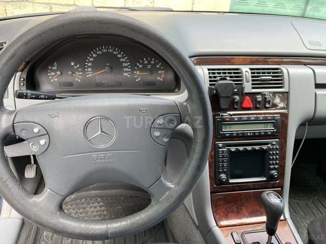 Mercedes E 200-8