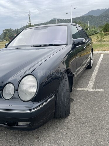 Mercedes E 200-3