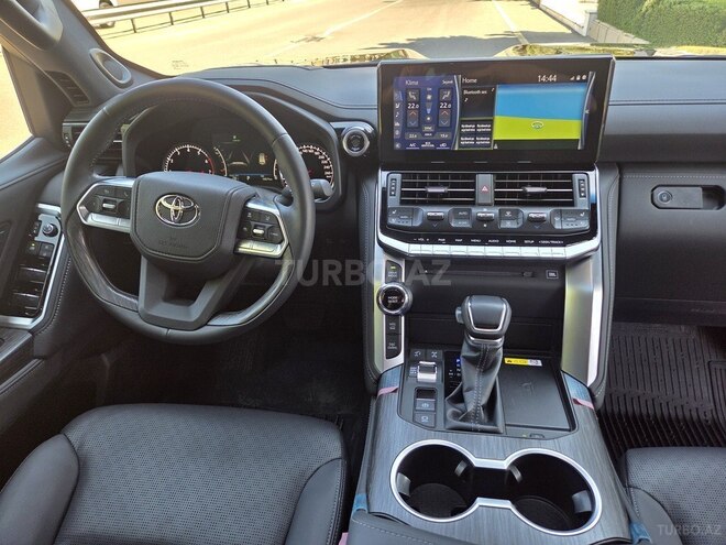 Toyota Land Cruiser-10