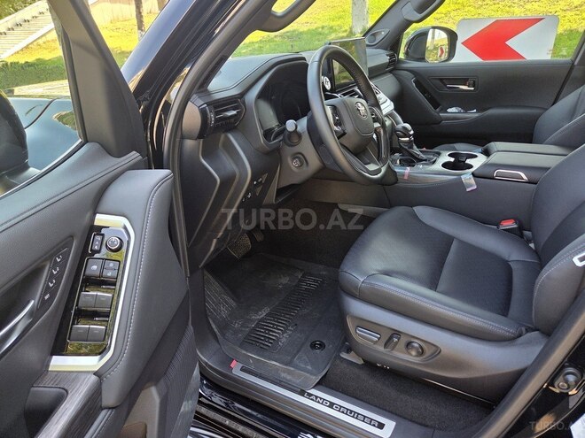 Toyota Land Cruiser-6