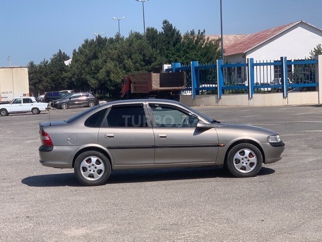 Opel Vectra-4