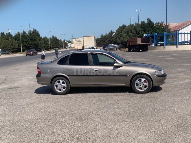 Opel Vectra-14