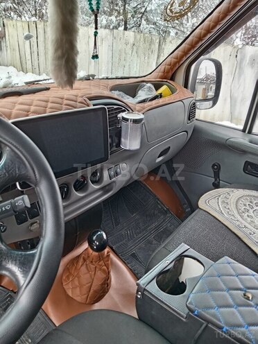 Ford Transit-9