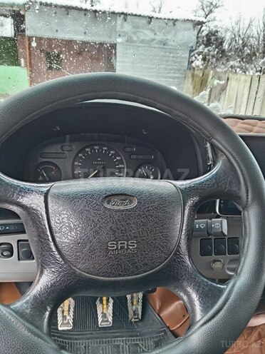 Ford Transit-10