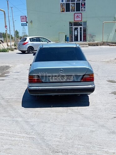 Mercedes 230 E-2