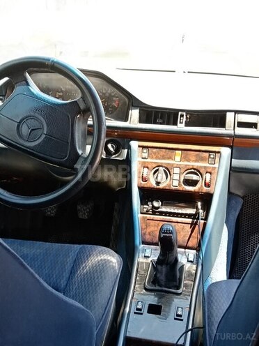 Mercedes 230 E-8
