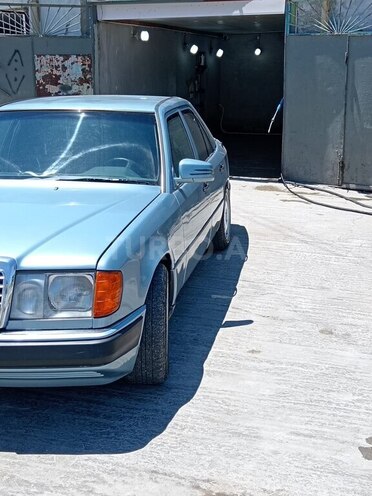 Mercedes 230 E-6