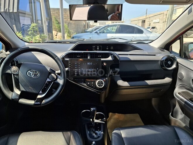 Toyota Aqua-13