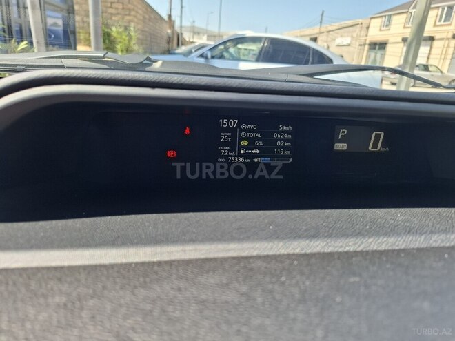 Toyota Aqua-12