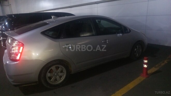 Toyota Prius-5