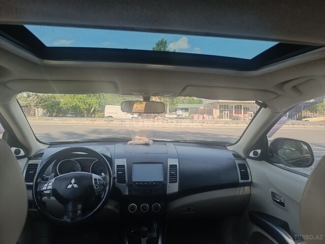 Mitsubishi Outlander-3