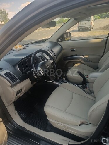 Mitsubishi Outlander-8