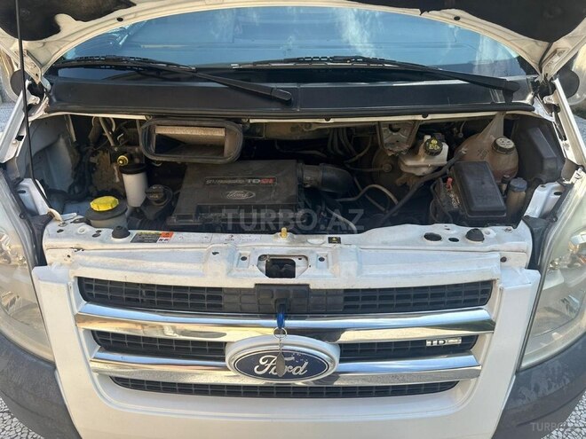 Ford Transit-5