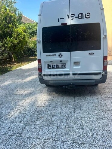 Ford Transit-4