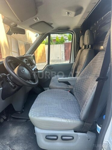 Ford Transit-8