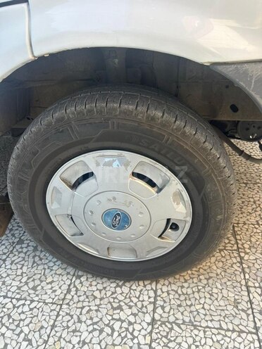 Ford Transit-10