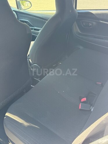 Toyota Vitz-8