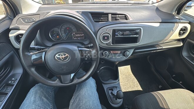 Toyota Vitz-5
