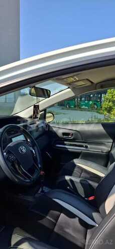 Toyota Aqua-4