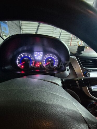 Hyundai Accent-9