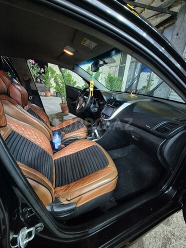 Hyundai Accent-7