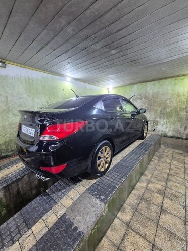 Hyundai Accent-5