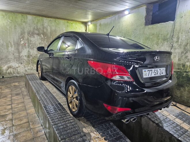 Hyundai Accent-4