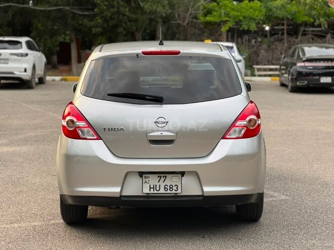 Nissan Tiida-13