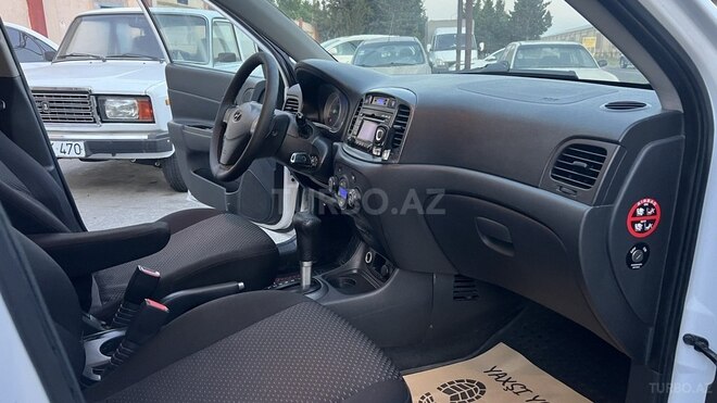 Hyundai Accent-20