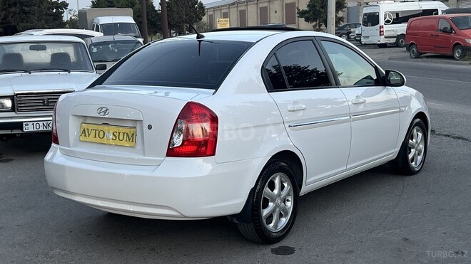 Hyundai Accent-16