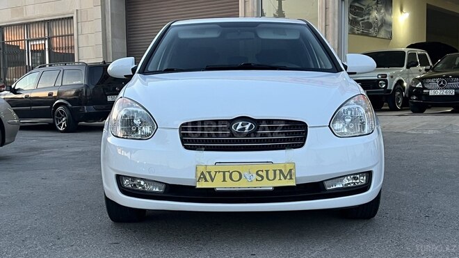 Hyundai Accent-15