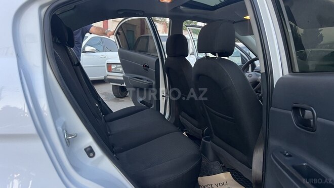 Hyundai Accent-13